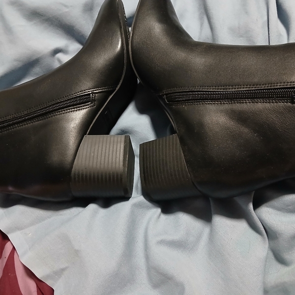 Portland boot company ladies black short  boots. Size 9M. NWT - Picture 5 of 9